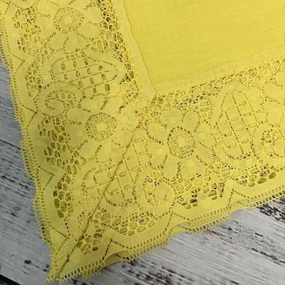 Vintage Set of 6 Linen Dinner Table Napkins Canary Yellow Square Linen Lace - Picture 3 of 8